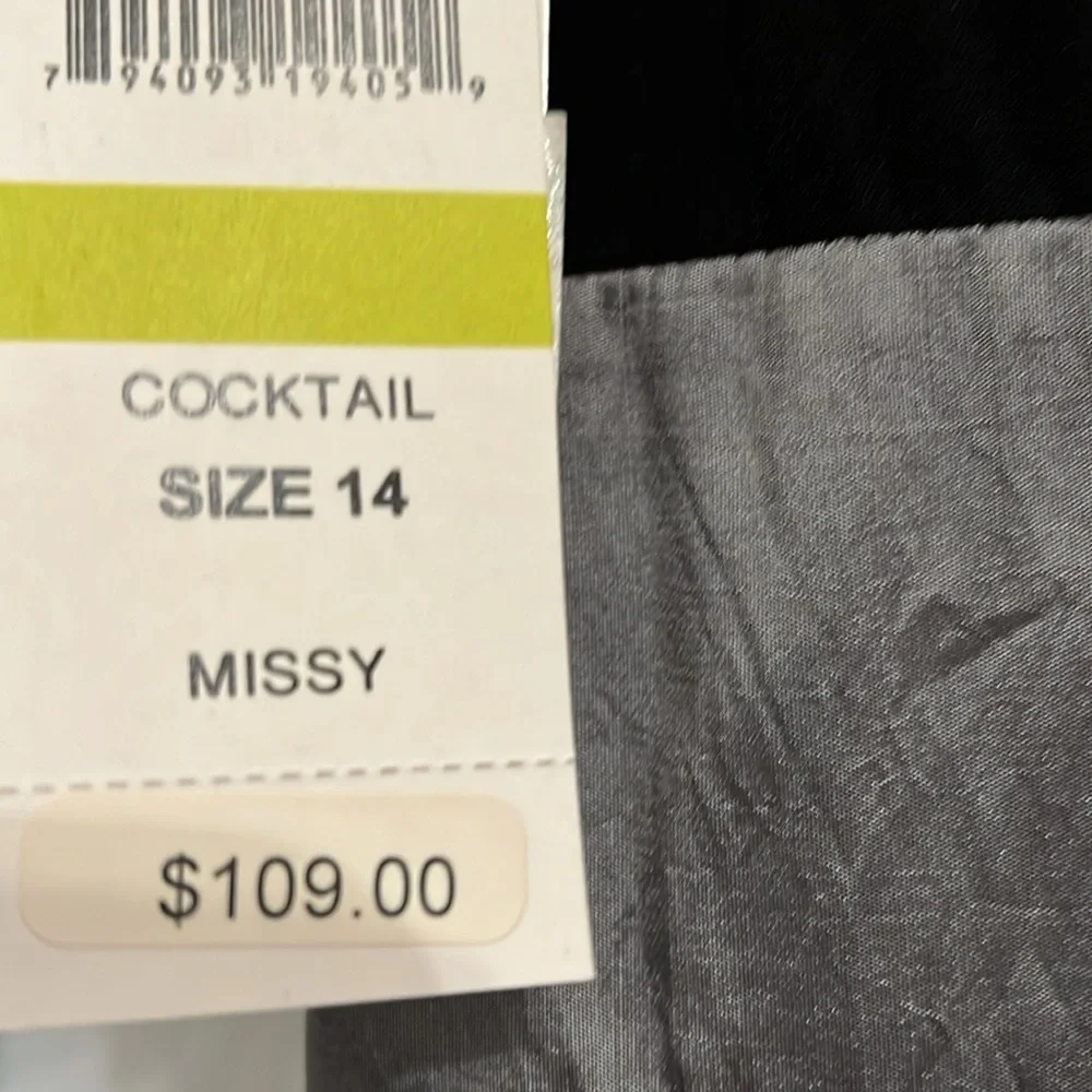 Cocktail Dress - Picture 3 of 3